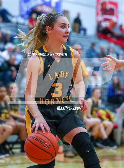 Thumbnail 2 in Era vs. Lindsay (UIL 2A Region II Bi-District) photogallery.