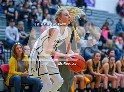 Thumbnail 3 in Era vs. Lindsay (UIL 2A Region II Bi-District) photogallery.