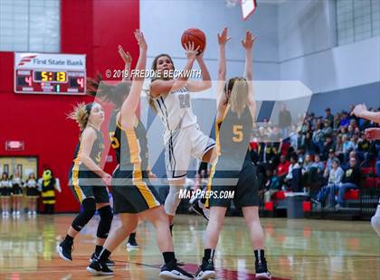 Thumbnail 2 in Era vs. Lindsay (UIL 2A Region II Bi-District) photogallery.