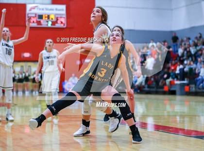 Thumbnail 3 in Era vs. Lindsay (UIL 2A Region II Bi-District) photogallery.