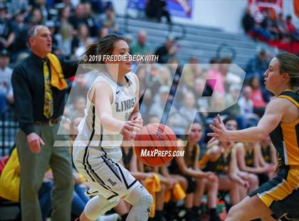 Thumbnail 3 in Era vs. Lindsay (UIL 2A Region II Bi-District) photogallery.
