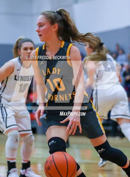 Thumbnail 2 in Era vs. Lindsay (UIL 2A Region II Bi-District) photogallery.
