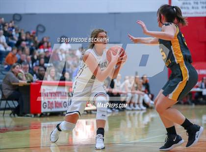 Thumbnail 1 in Era vs. Lindsay (UIL 2A Region II Bi-District) photogallery.