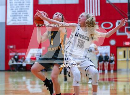 Thumbnail 2 in Era vs. Lindsay (UIL 2A Region II Bi-District) photogallery.