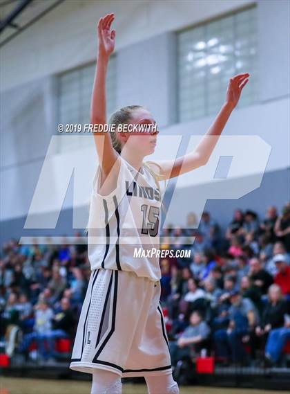 Thumbnail 1 in Era vs. Lindsay (UIL 2A Region II Bi-District) photogallery.