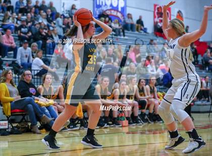 Thumbnail 2 in Era vs. Lindsay (UIL 2A Region II Bi-District) photogallery.