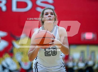 Thumbnail 2 in Era vs. Lindsay (UIL 2A Region II Bi-District) photogallery.