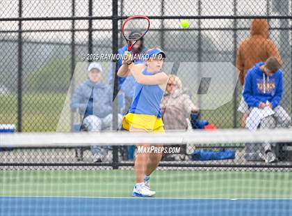 Thumbnail 2 in Greenfield-Central vs Hamilton Southeastern (Delta Invitational)  photogallery.
