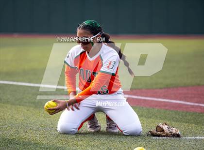 Thumbnail 1 in Harlingen South @ Leander (UIl Softball 5A Region 4 Regional Semifinal - Game 1) photogallery.