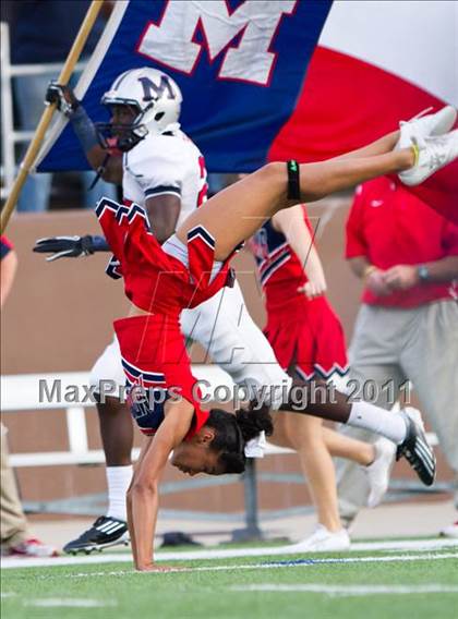 Thumbnail 1 in La Marque vs Manvel (4A Div 2 Region 3 Quarterfinal) photogallery.