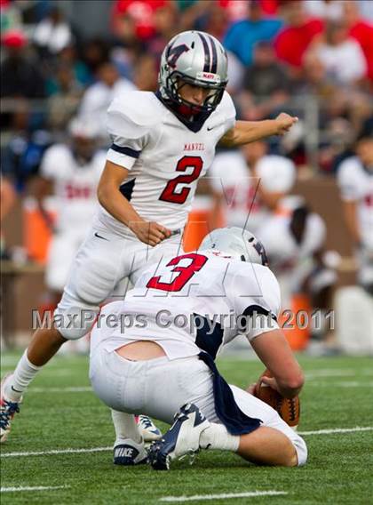 Thumbnail 3 in La Marque vs Manvel (4A Div 2 Region 3 Quarterfinal) photogallery.