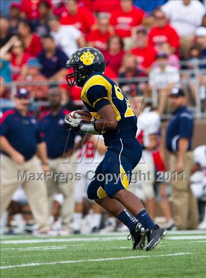Thumbnail 3 in La Marque vs Manvel (4A Div 2 Region 3 Quarterfinal) photogallery.