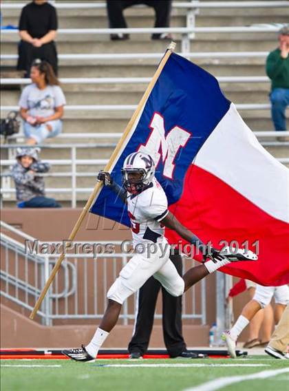 Thumbnail 2 in La Marque vs Manvel (4A Div 2 Region 3 Quarterfinal) photogallery.