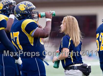 Thumbnail 2 in La Marque vs Manvel (4A Div 2 Region 3 Quarterfinal) photogallery.
