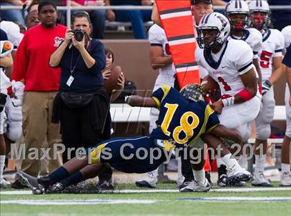 Thumbnail 3 in La Marque vs Manvel (4A Div 2 Region 3 Quarterfinal) photogallery.