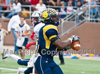 Thumbnail 1 in La Marque vs Manvel (4A Div 2 Region 3 Quarterfinal) photogallery.