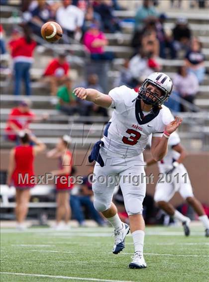 Thumbnail 2 in La Marque vs Manvel (4A Div 2 Region 3 Quarterfinal) photogallery.
