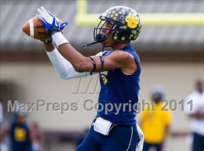 Thumbnail 3 in La Marque vs Manvel (4A Div 2 Region 3 Quarterfinal) photogallery.