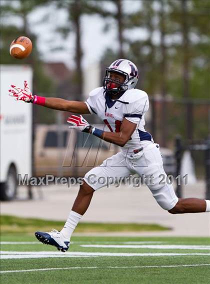 Thumbnail 1 in La Marque vs Manvel (4A Div 2 Region 3 Quarterfinal) photogallery.