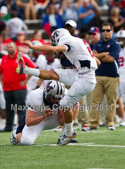 Thumbnail 3 in La Marque vs Manvel (4A Div 2 Region 3 Quarterfinal) photogallery.