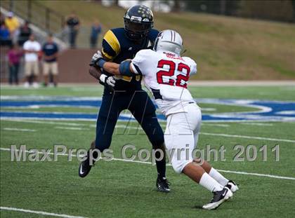 Thumbnail 1 in La Marque vs Manvel (4A Div 2 Region 3 Quarterfinal) photogallery.