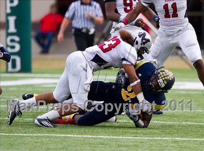 Thumbnail 1 in La Marque vs Manvel (4A Div 2 Region 3 Quarterfinal) photogallery.