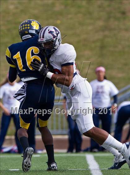 Thumbnail 3 in La Marque vs Manvel (4A Div 2 Region 3 Quarterfinal) photogallery.