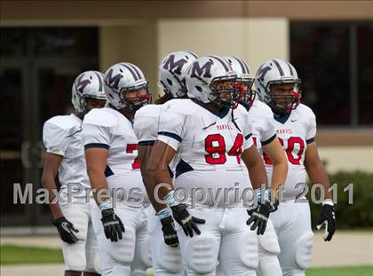 Thumbnail 2 in La Marque vs Manvel (4A Div 2 Region 3 Quarterfinal) photogallery.