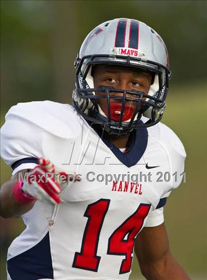Thumbnail 2 in La Marque vs Manvel (4A Div 2 Region 3 Quarterfinal) photogallery.