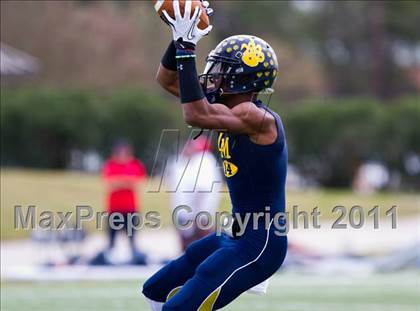 Thumbnail 2 in La Marque vs Manvel (4A Div 2 Region 3 Quarterfinal) photogallery.