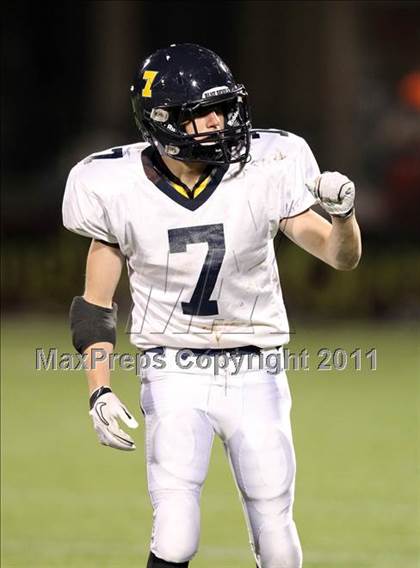 Thumbnail 1 in Victor vs. Aquinas Institute (Section 5 Class A Final) photogallery.