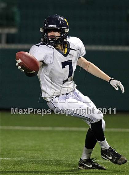 Thumbnail 2 in Victor vs. Aquinas Institute (Section 5 Class A Final) photogallery.