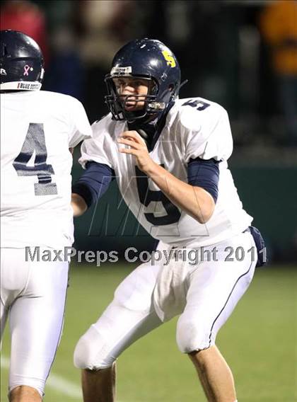Thumbnail 2 in Victor vs. Aquinas Institute (Section 5 Class A Final) photogallery.