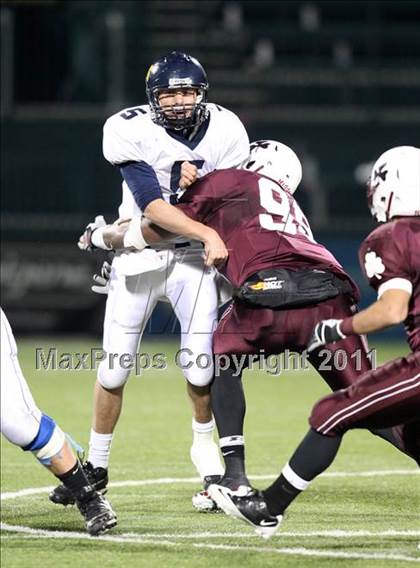 Thumbnail 3 in Victor vs. Aquinas Institute (Section 5 Class A Final) photogallery.