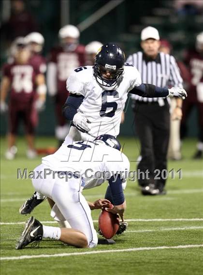 Thumbnail 3 in Victor vs. Aquinas Institute (Section 5 Class A Final) photogallery.