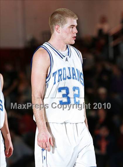 Thumbnail 1 in Auburn vs. Williamsville (Sangamon County Tourney Semi-final) photogallery.