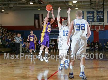 Thumbnail 3 in Auburn vs. Williamsville (Sangamon County Tourney Semi-final) photogallery.