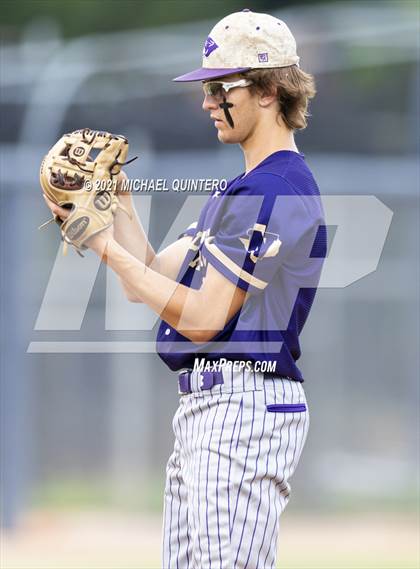 Thumbnail 3 in Calallen vs. Navarro (UIL 4A Regional Semifinal) photogallery.