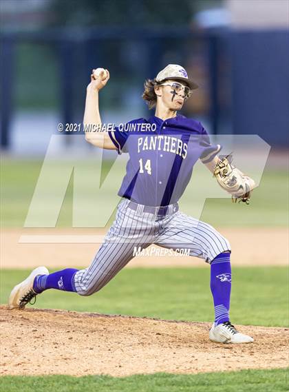 Thumbnail 3 in Calallen vs. Navarro (UIL 4A Regional Semifinal) photogallery.