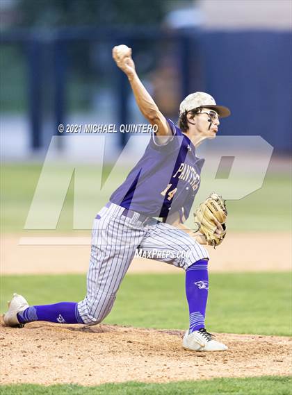 Thumbnail 2 in Calallen vs. Navarro (UIL 4A Regional Semifinal) photogallery.