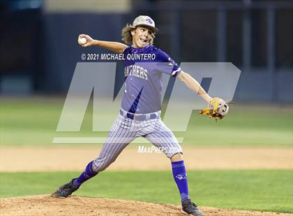Thumbnail 2 in Calallen vs. Navarro (UIL 4A Regional Semifinal) photogallery.