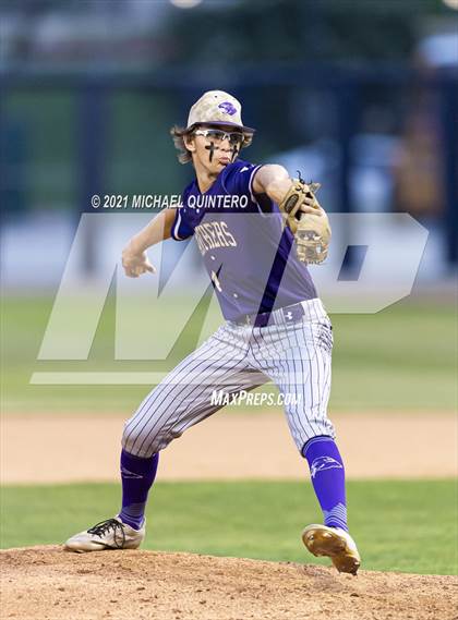Thumbnail 2 in Calallen vs. Navarro (UIL 4A Regional Semifinal) photogallery.