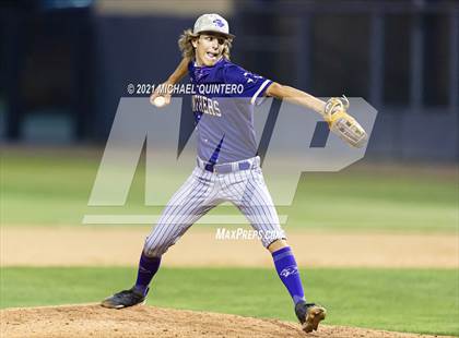 Thumbnail 3 in Calallen vs. Navarro (UIL 4A Regional Semifinal) photogallery.