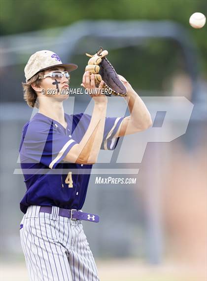 Thumbnail 3 in Calallen vs. Navarro (UIL 4A Regional Semifinal) photogallery.