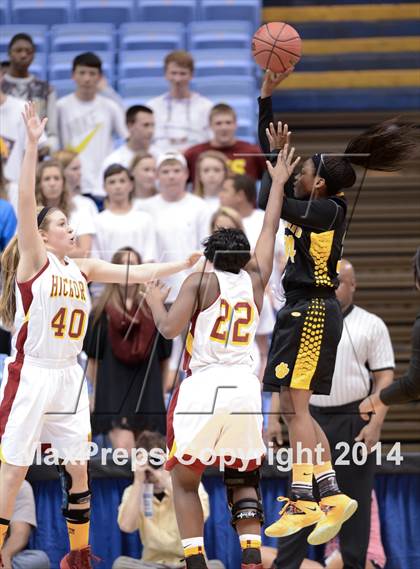 Thumbnail 2 in Hickory vs. Chapel Hill (NCHSAA 3A Final) photogallery.