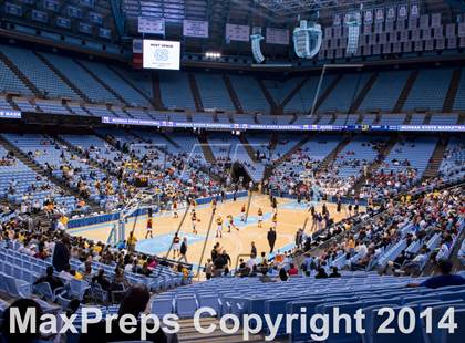 Thumbnail 2 in Hickory vs. Chapel Hill (NCHSAA 3A Final) photogallery.