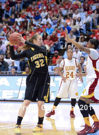 Thumbnail 3 in Hickory vs. Chapel Hill (NCHSAA 3A Final) photogallery.