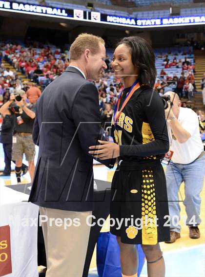 Thumbnail 1 in Hickory vs. Chapel Hill (NCHSAA 3A Final) photogallery.