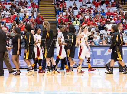 Thumbnail 2 in Hickory vs. Chapel Hill (NCHSAA 3A Final) photogallery.