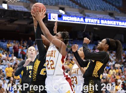Thumbnail 1 in Hickory vs. Chapel Hill (NCHSAA 3A Final) photogallery.